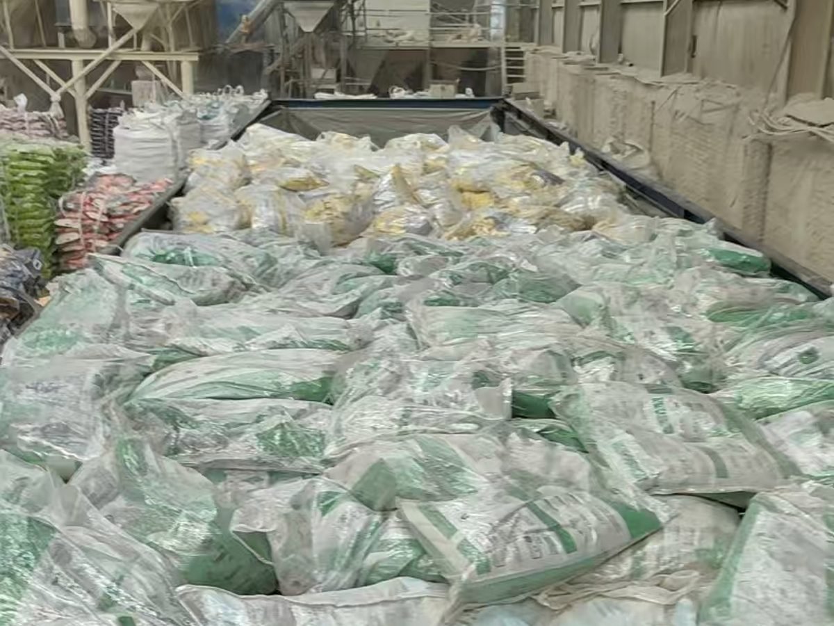 Freight preparation for private label bentonite cat litter shipment