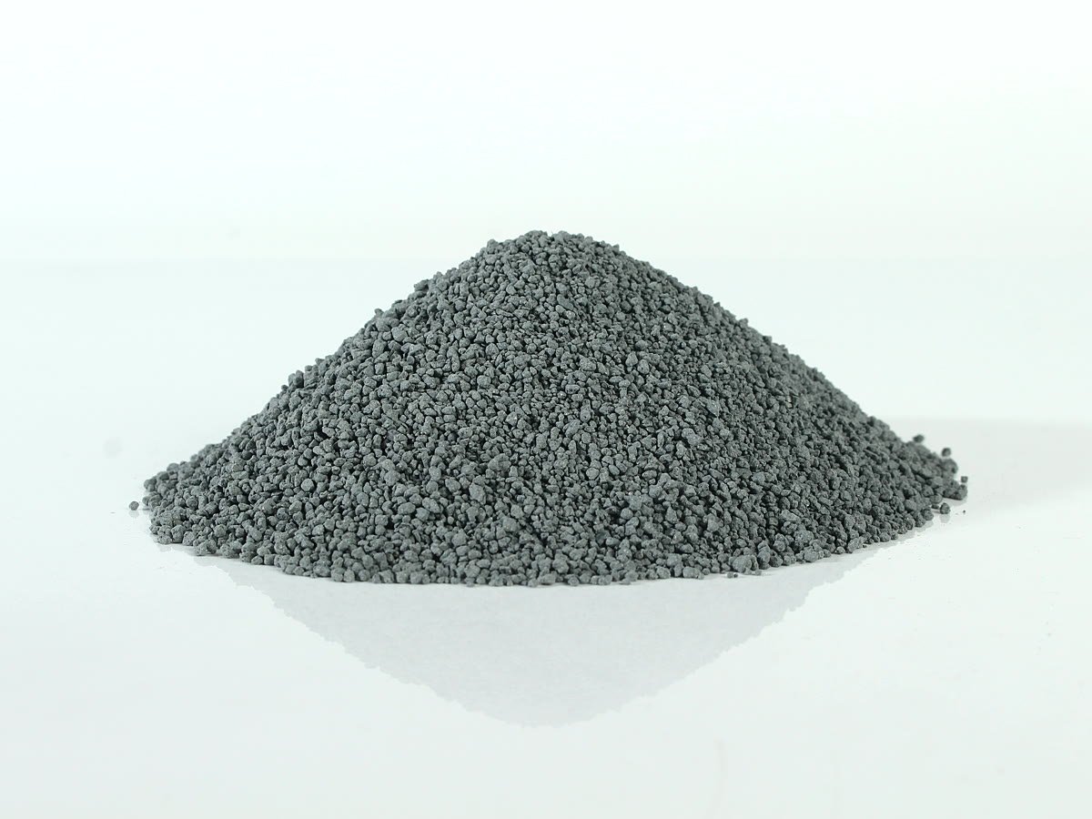 crushed carbon particles blended with bentonite cat litter for a cost conscious charcoal formula