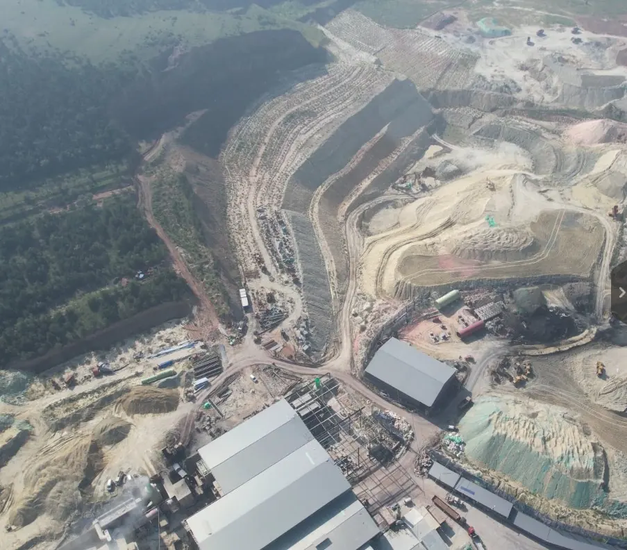 Bentonite processing plant and covered storage built inside the mining area